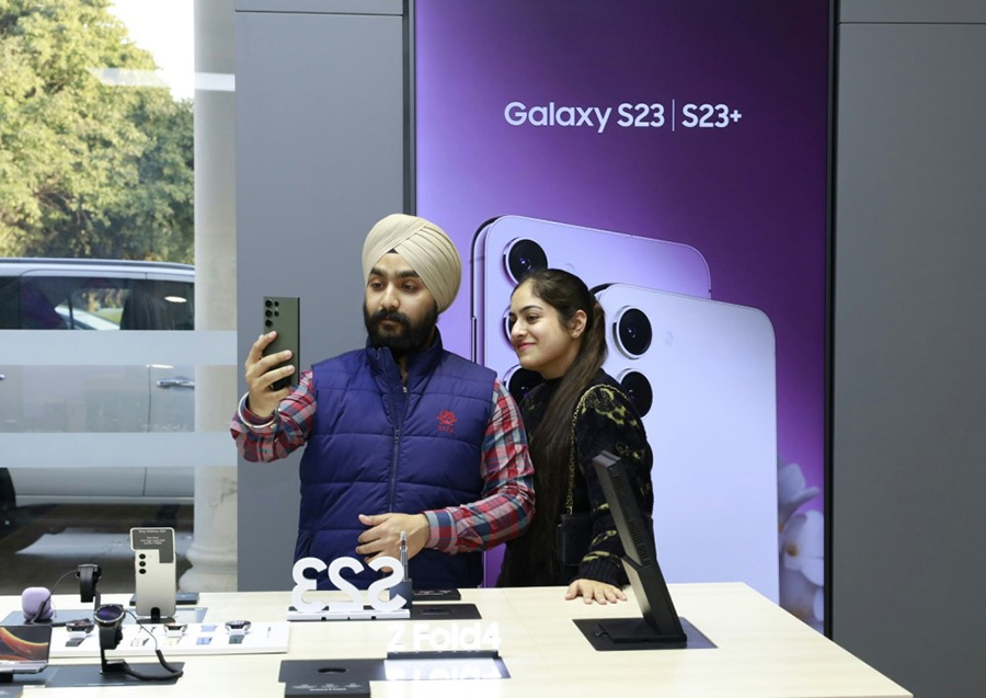 Започват глобалните продажби на серията Galaxy S23