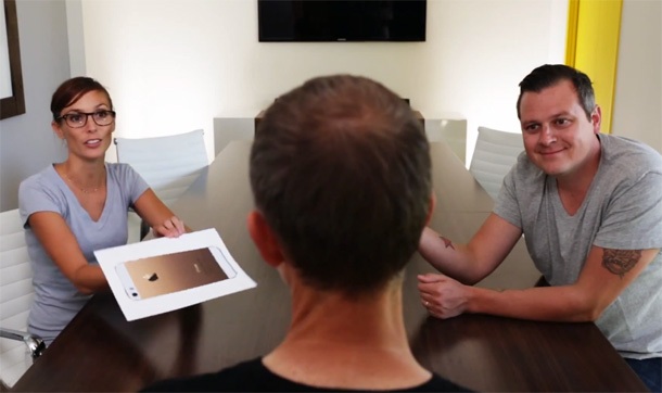 Microsoft се подиграва на Apple със серия от противоречиви клипове