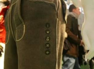 Панталони с вграден телефон