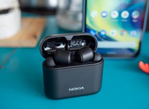 Nokia BH-805 са достъпни шумопотискащи слушалки