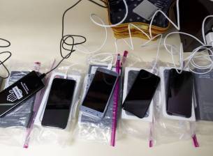 Смартфони на Apple и Samsung облъчват повече от допустимото, сочи проучване в САЩ