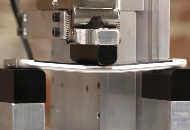 Samsung Galaxy S6 edge може да се огъне като iPhone 6, показва тест