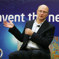 Intel: iPhone забива заради слабия ARM процесор