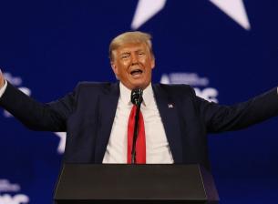 Facebook блокира акаунтите на Доналд Тръмп за 2 години