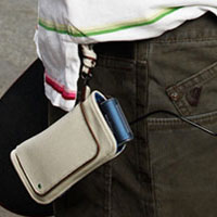 Калъфът Sony Ericsson IPC-40 вече в повече цветове