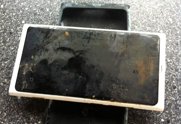 Nokia Lumia 800 работи след 3 месеца под вода