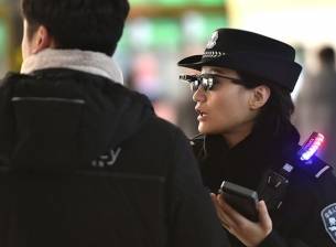 Китайската полиция ползва умни очила за разпознаване на заподозрени