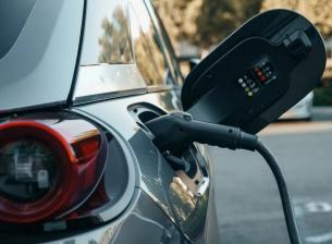 Google Maps в Android Auto ще улесни собствениците на електромобили