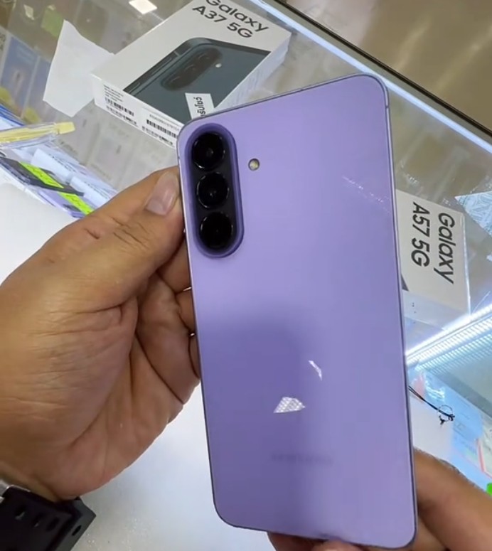 Samsung Galaxy A37 и A57 се появиха във видео