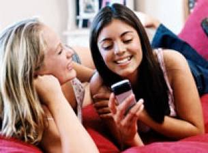 Потребителите отговорят по-често на SMS, отколкото на гласова поща