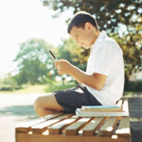 Все повече деца имат мобилни телефони