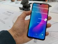 Xiaomi Mi 9 се разпродаде за секунди в Китай