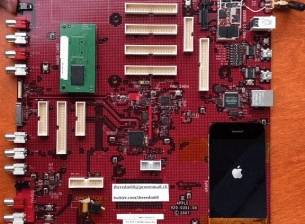 Снимки показват прототипна платка, която е използвана за първия iPhone