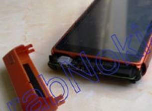 Как се сменя батерията на Nokia N8?