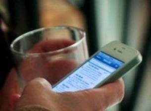 Защо се бави белият iPhone 4?