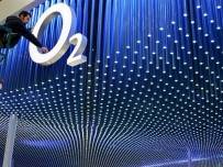 Английският оператор Three иска да купи О2 за 9 милиарда паунда