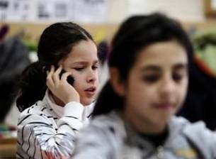 Проучване не открива връзка между мобилните телефони и раковите заболявания при децата