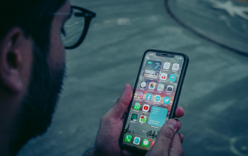 Apple продължава работата по вградени под екрана Face ID и Touch ID