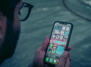 Apple продължава работата по вградени под екрана Face ID и Touch ID