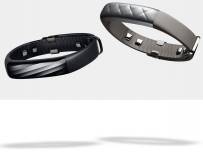 Гривната Jawbone Up3 успява да побере куп сензори
