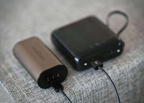 Външна батерия в чекиран багаж приземи извънредно самолет на EasyJet