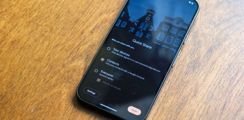 Google още работи по съвместимостта на Quick Share с iPhone