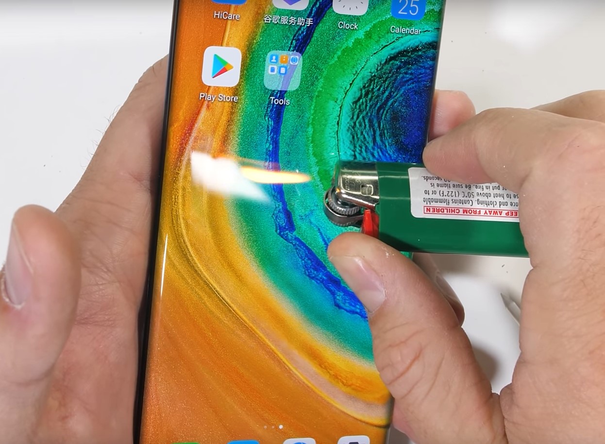 Huawei Mate 30 Pro се справи с тестовете за здравина на JerryRigEverything