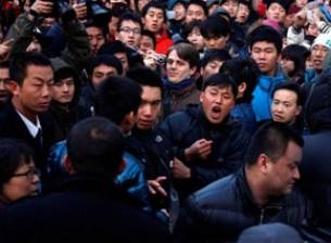 Премиерата на iPhone 4S в Китай предизвика хаос