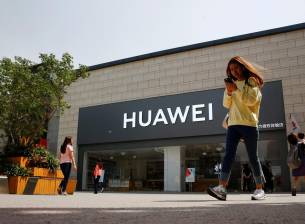 Google спира част от работата с Huawei около Android