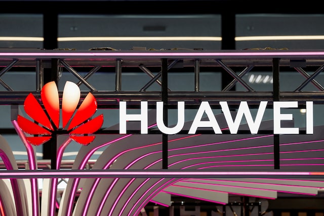 Huawei заобикаля американските санкции с нова архитектура: Обещава еквивалент на 1.4nm чипове до 5 години