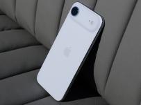 РЕВЮ: iPhone Air е поглед към бъдещето, но с едно условие