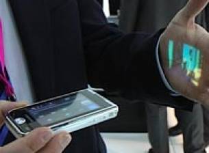 Телефонът с проектор на Samsung в продажба от лятото