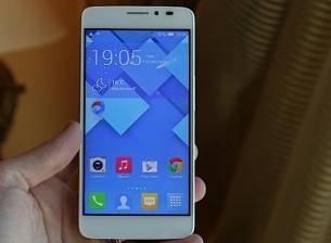 Alcatel представи осемядрения One Touch Idol X+ на CES