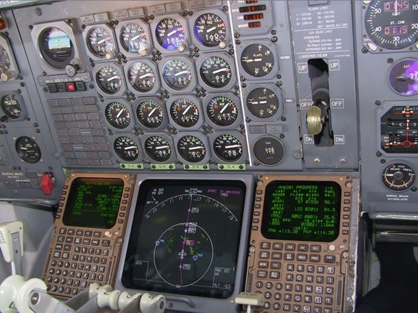 Служби за въздухоплаване отрекоха възможността за хакване на самолет със смартфон