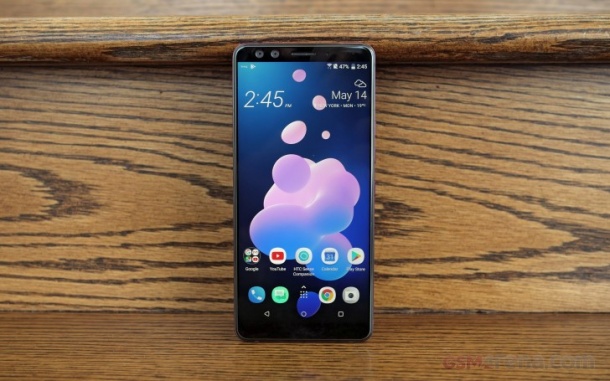 HTC продължава да трупа загуби