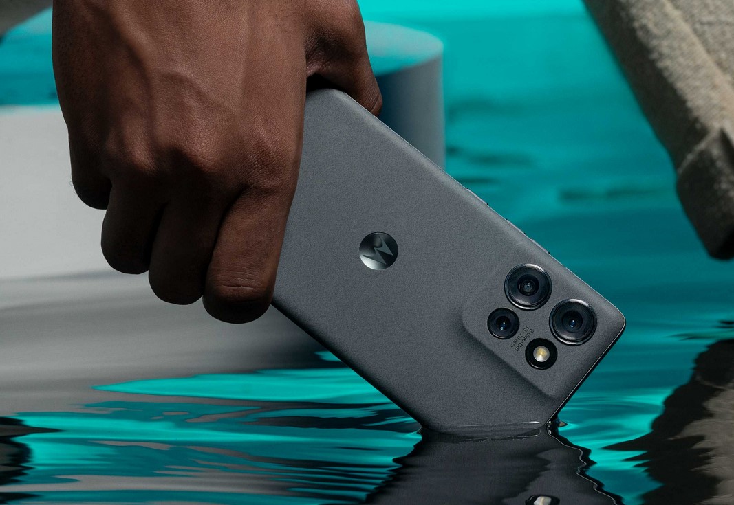 Motorola Edge 50 е тънък и издръжлив