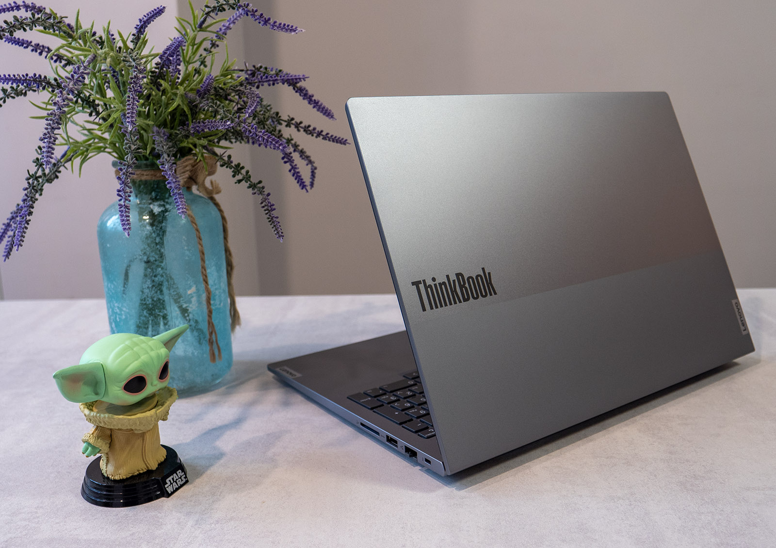 РЕВЮ: Lenovo ThinkBook 16 Gen 6 предлага голям екран за висока продуктивност