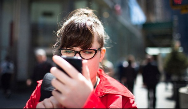 Тайван иска да глобява пешеходците, които пресичат, докато си играят с телефона