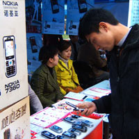 Китайските мобилни потребители вече са над 729 милиона