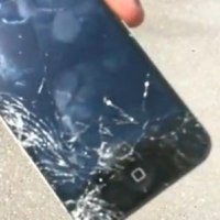iPhone 4 все пак не е толкова устойчив на удари и надраскване