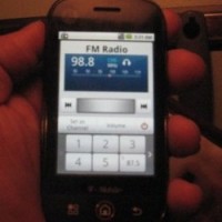 Motorola CLIQ има скрито FM радио