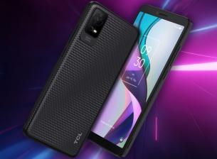 Този бюджетен модел предлага сменяема батерия, 3.5 мм жак и слот за памет карта