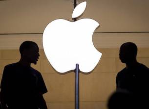 Apple отваря някои от магазините си в Китай