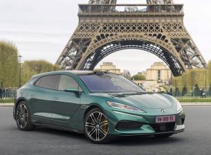 BYD въвежда в Европа луксозната марка Denza и революционната си технология за ултрабързо зареждане