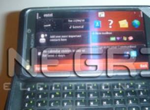 Снимки на вариант на Nokia N8 с QWERTY клавиатура
