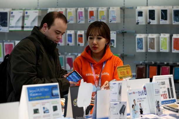 Печалбата на Samsung за тримесечието спадна за първи път от години