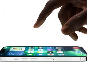 Apple блокира връщането към iOS 15.3