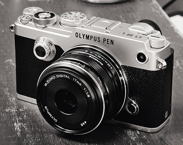 Фотоапаратът Olympus PEN-F има ретро дизайн и модерни функции