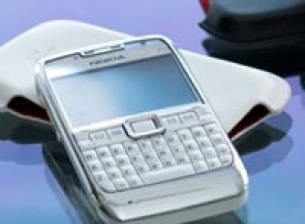 Продажбите на смартфони се увеличават значително