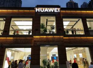 САЩ временно вдигнаха част от санкциите срещу Huawei